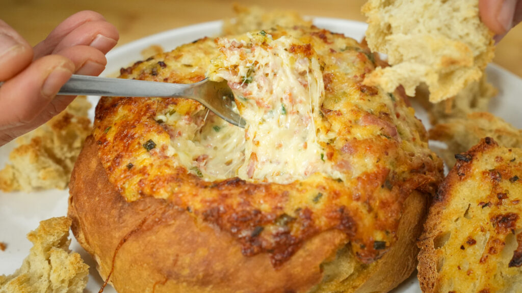 Pão Recheado com Bacon, Queijo e Linguiça