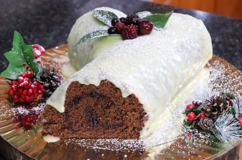 Tronco de Natal de Chocolate Branco e Recheio de Frutos Vermelhos