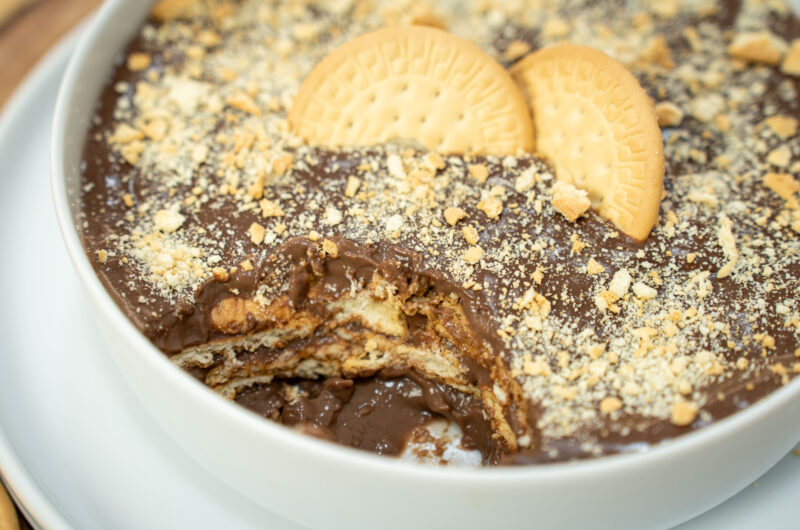 Sobremesa de Chocolate e Bolacha Maria Muito Rápida e Baixa em Calorias 