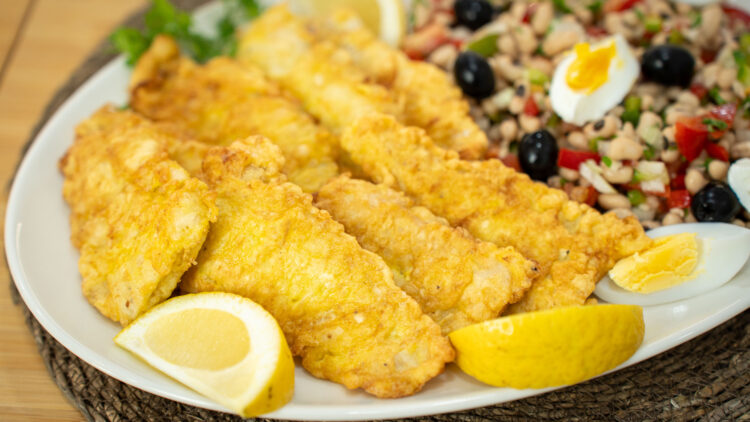 Filetes de Pescada com Salada de Feijão Frade