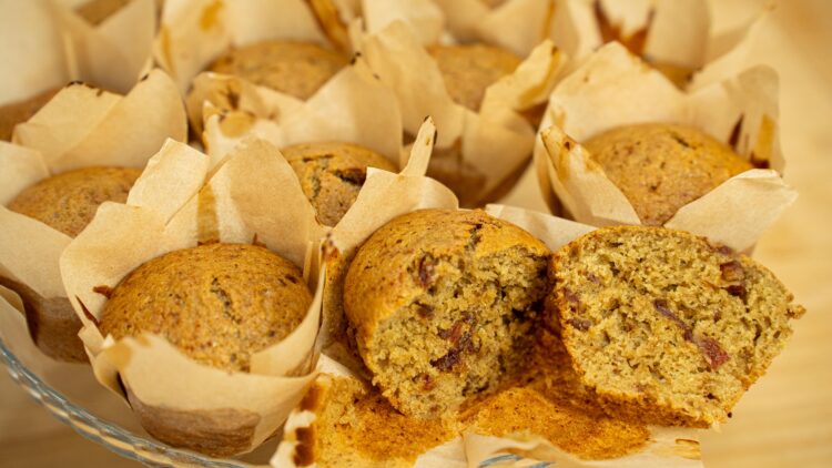 Muffins de Banana com Tâmaras e Mel