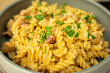 Massa com Frango e Bacon Cremosa