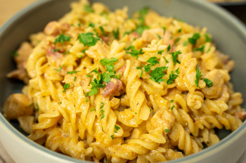 Massa com Frango e Bacon Cremosa