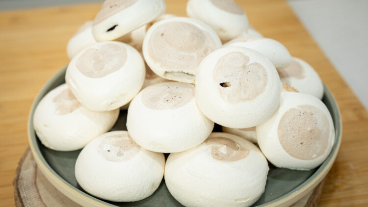 Suspiros Crocantes com Recheio de Cacau