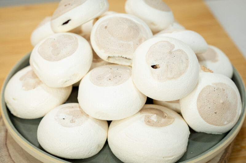 Suspiros Crocantes com Recheio de Cacau