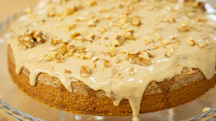 Bolo de Café e Noz Fofo e Aromático