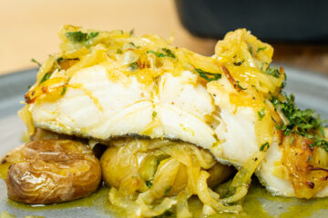 Bacalhau à Lagareiro no forno: A Receita Tradicional com Batatas a Murro