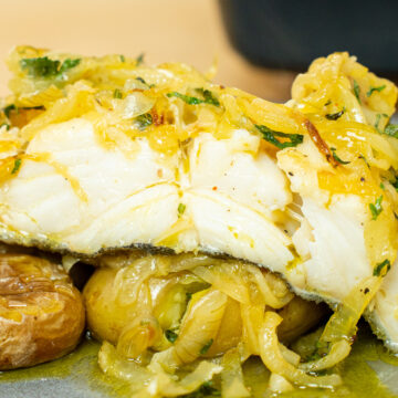 Bacalhau à Lagareiro no forno: A Receita Tradicional com Batatas a Murro