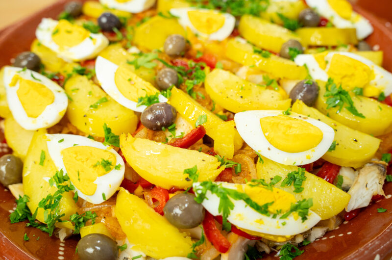 Pescada no Forno com Cebolada: A Alternativa Económica ao Bacalhau