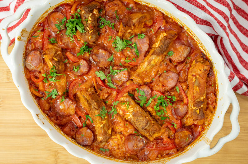 Arroz de Entrecosto no Forno: O Sabor da Tradição na Travessa de Barro