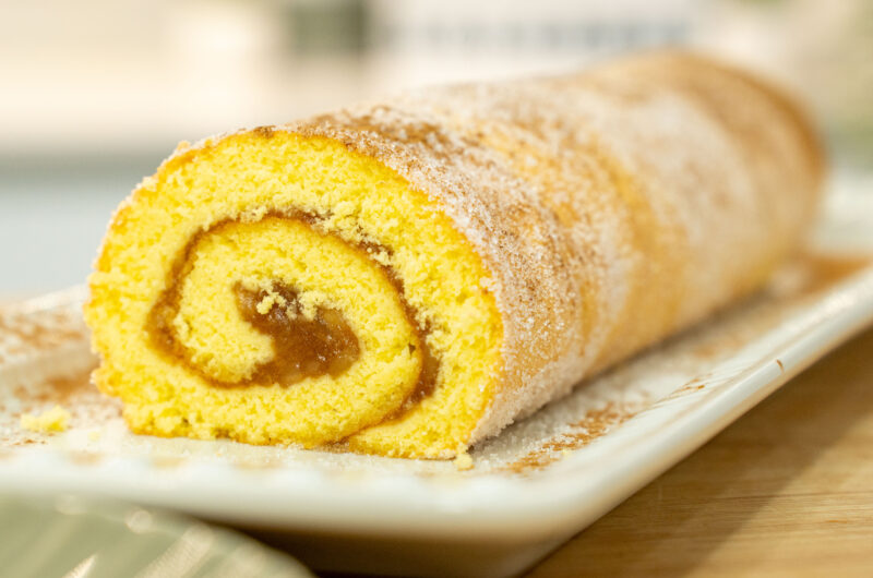 Torta de Pão de Ló e Maçã: O Segredo da Torta que Sai Recheada do Forno